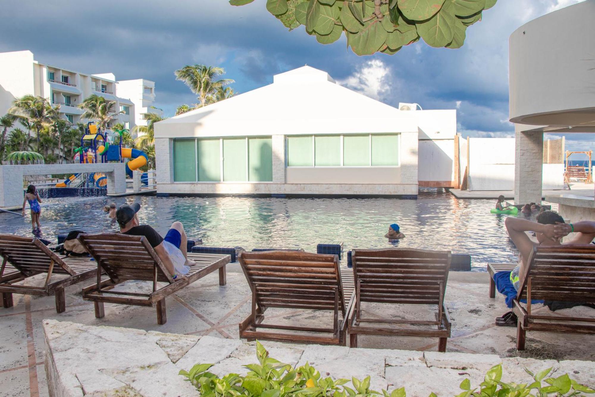Beachfront Apartments Cancún Eksteriør bilde