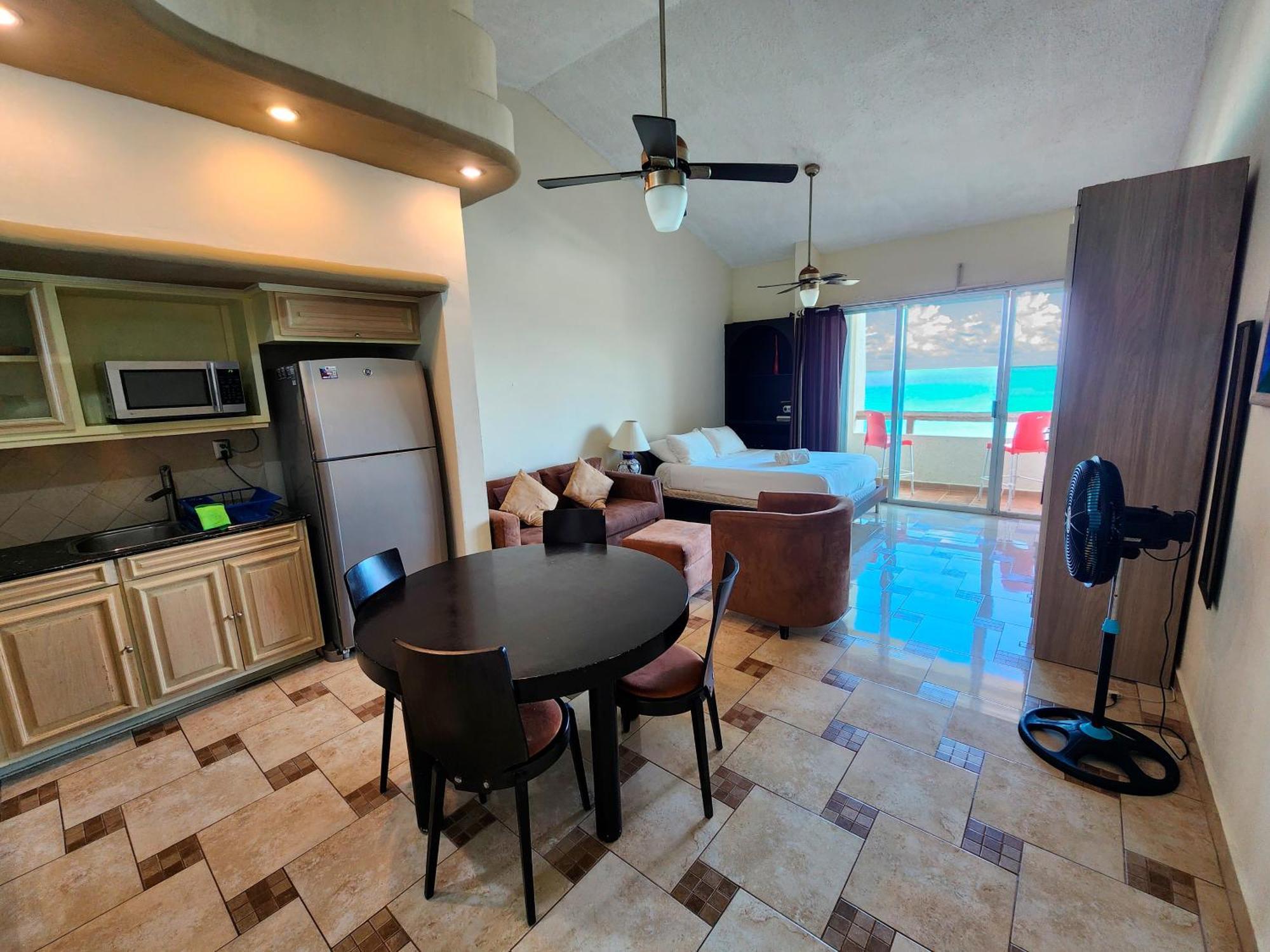 Beachfront Apartments Cancún Rom bilde